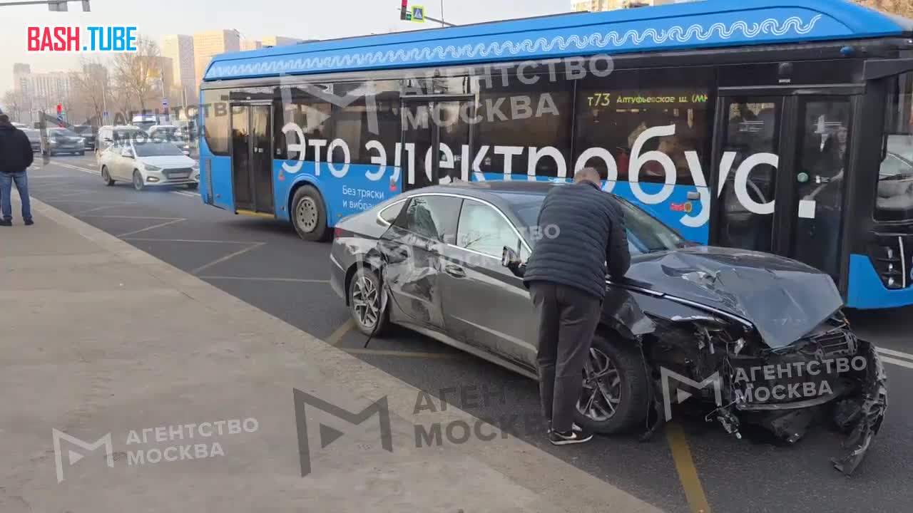  Машина с полицейскими разбилась в ДТП в Москве