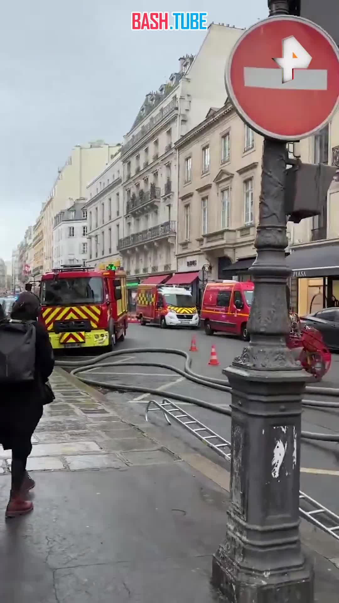  По меньшей мере 400 человек эвакуированы из-за пожара в люксовом отеле Le Bristol в Париже
