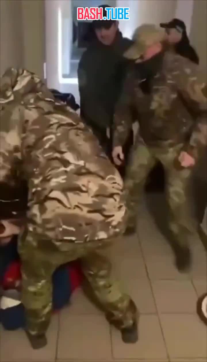  Во Львове военкомы избили и мобилизовали американца, пока его друг снимал происходящее на видео