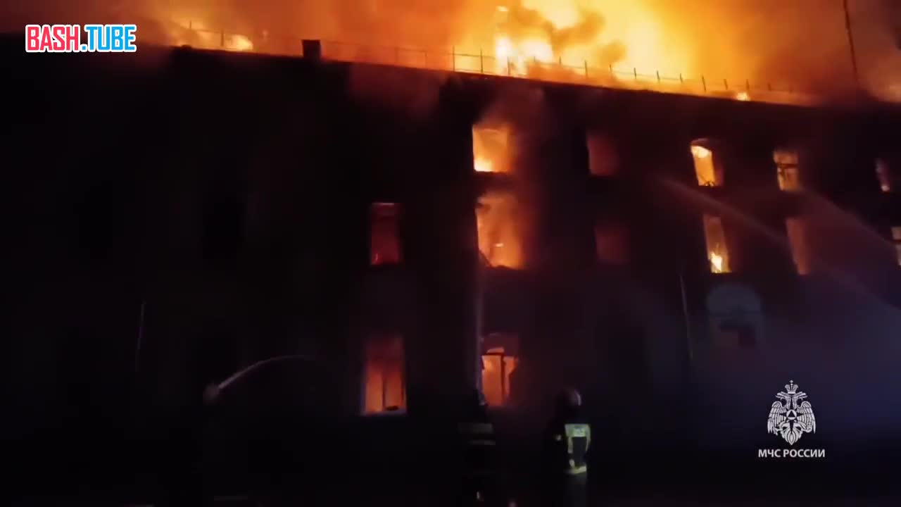  Многоквартирный дом полыхал огнем в Ярославле