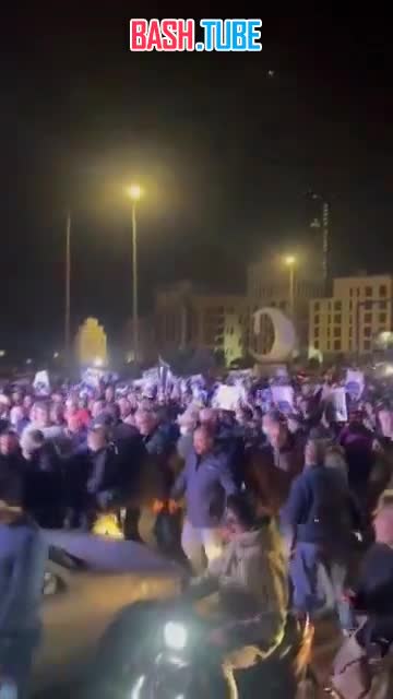  Жители Ливана пришли почтить память погибших журналистов Al Manar и Al Mayadeen на площадь в Бейруте
