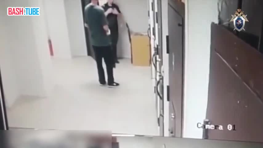  Видео, на котором подсудимый напал на двух полицейских при попытке сбежать, показал Следком