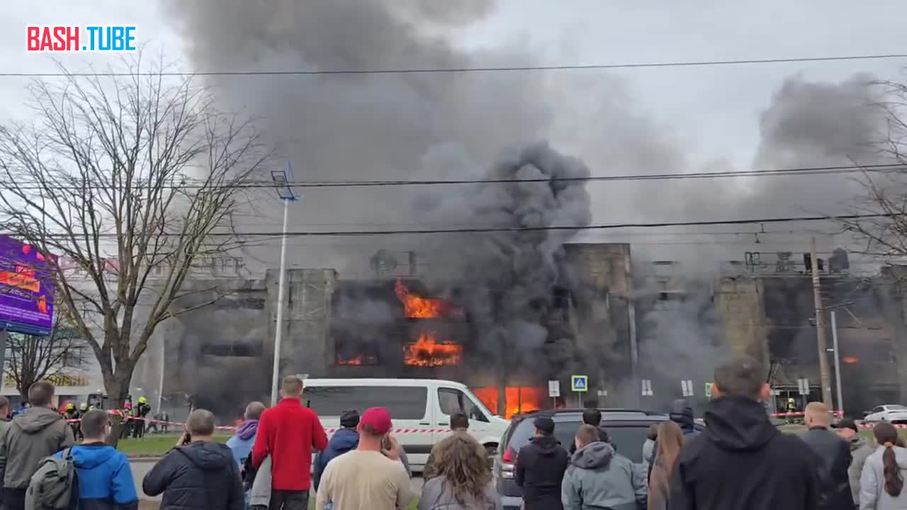  Площадь пожара в ТЦ «Гиант» выросла вдвое, до 1 тыс. кв. метров, сообщили ТАСС в пресс-службе МЧС