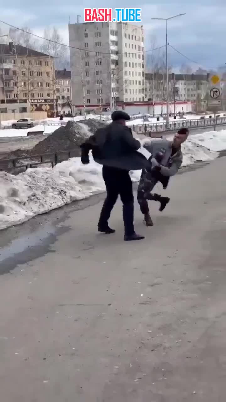  Скуф зарубился с панком в городе Серов и вот, что из этого вышло