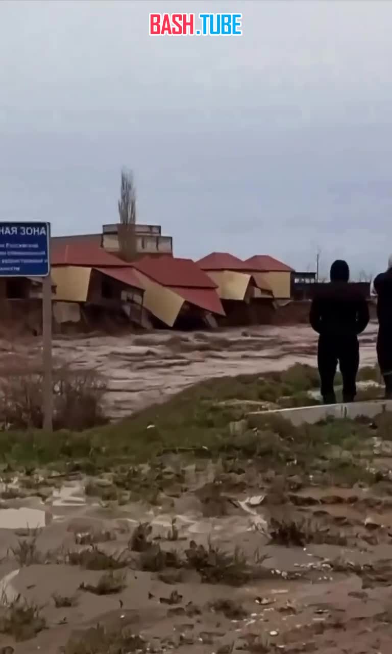  Туристические домики сносит потоком воды в дагестанском посёлке Манас, - СМИ