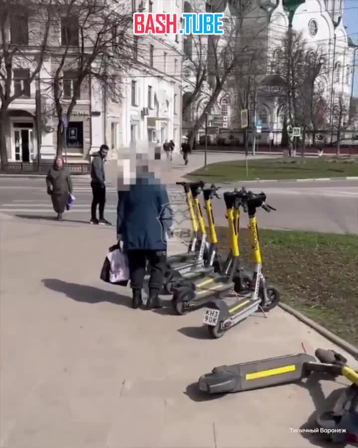  В Воронеже бабушка объявила войну электросамокатам